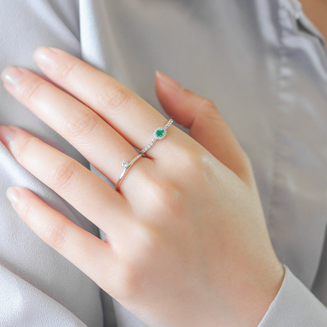 Diamond on the side ring